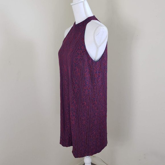 Francesca’s Alya Lace Overlay Halter Mini Dress - Picture 5 of 10